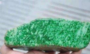 河流里会有翡翠原石吗,河流翡翠原石的岩石-第1张图片-翡翠网 河流里会有翡翠原石吗,河流翡翠原石的岩石-第1张图片-翡翠网