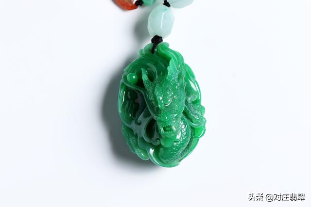 青绿含黑色的翡翠值钱嘛,油青绿翡翠手镯-第4张图片-翡翠网 青绿含黑色的翡翠值钱嘛,油青绿翡翠手镯-第4张图片-翡翠网