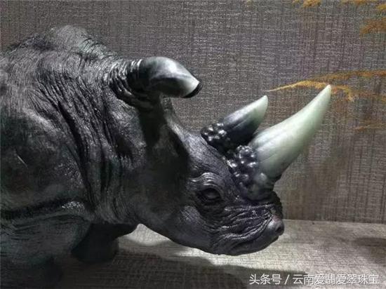 翡翠乌鸡原石,翡翠切出乌鸡能做什么-第4张图片-翡翠网 翡翠乌鸡原石,翡翠切出乌鸡能做什么-第4张图片-翡翠网