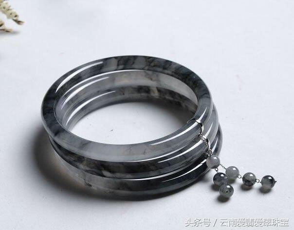 翡翠乌鸡原石,翡翠切出乌鸡能做什么-第6张图片-翡翠网 翡翠乌鸡原石,翡翠切出乌鸡能做什么-第6张图片-翡翠网