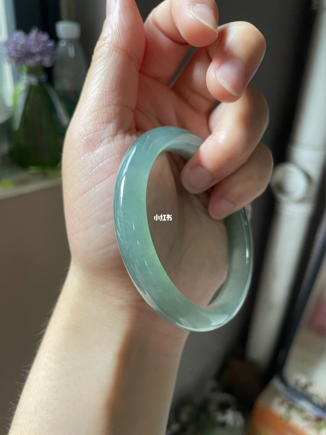 翡翠手镯有脏点是真的吗为什么玉镯不能戴左手-第2张图片-翡翠网 翡翠手镯有脏点是真的吗为什么玉镯不能戴左手-第2张图片-翡翠网