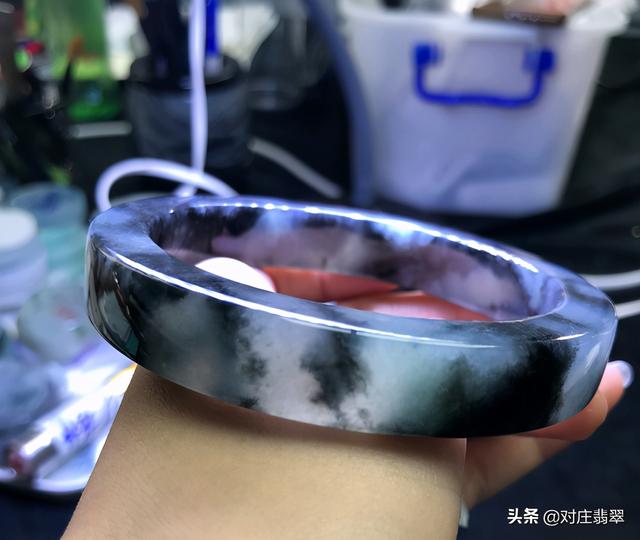 翡翠手镯胚翡翠手镯佩戴方法-第4张图片-翡翠网 翡翠手镯胚翡翠手镯佩戴方法-第4张图片-翡翠网