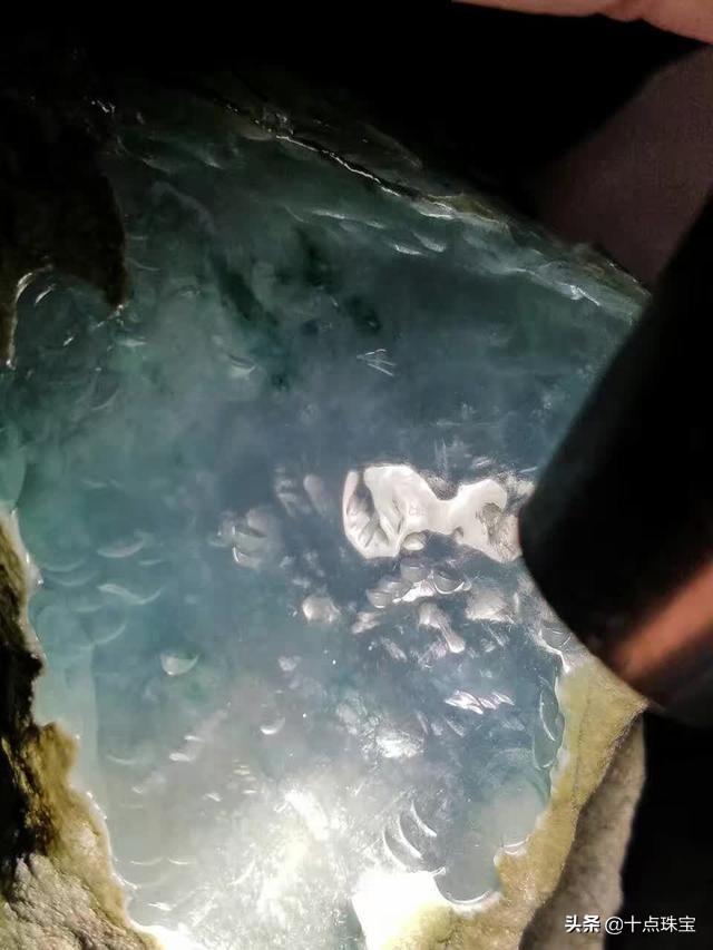 摆三桥翡翠原石摆三桥翡翠特点-第73张图片-翡翠网 摆三桥翡翠原石摆三桥翡翠特点-第73张图片-翡翠网