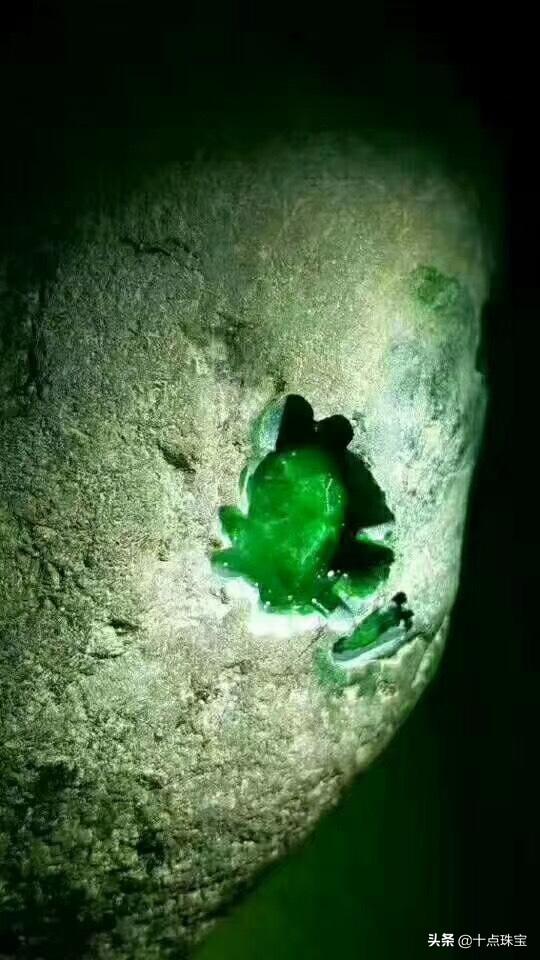 摆三桥翡翠原石摆三桥翡翠特点-第86张图片-翡翠网 摆三桥翡翠原石摆三桥翡翠特点-第86张图片-翡翠网