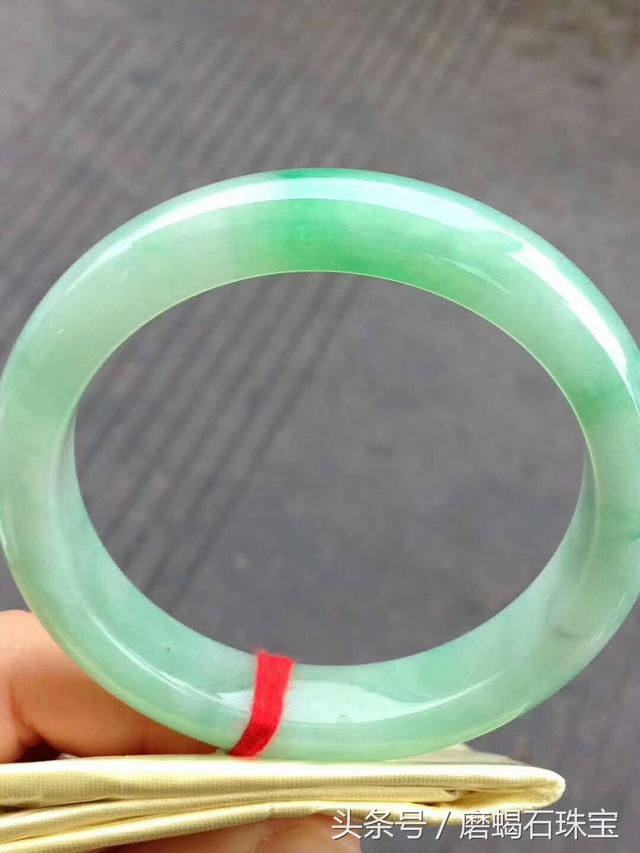 20000元豆种翡翠手镯图片,豆绿翡翠手镯图片价格-第5张图片-翡翠网 20000元豆种翡翠手镯图片,豆绿翡翠手镯图片价格-第5张图片-翡翠网