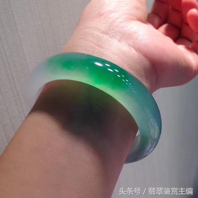 翡翠手镯磨好了怎么保养,翡翠手镯边缘磨损-第1张图片-翡翠网 翡翠手镯磨好了怎么保养,翡翠手镯边缘磨损-第1张图片-翡翠网