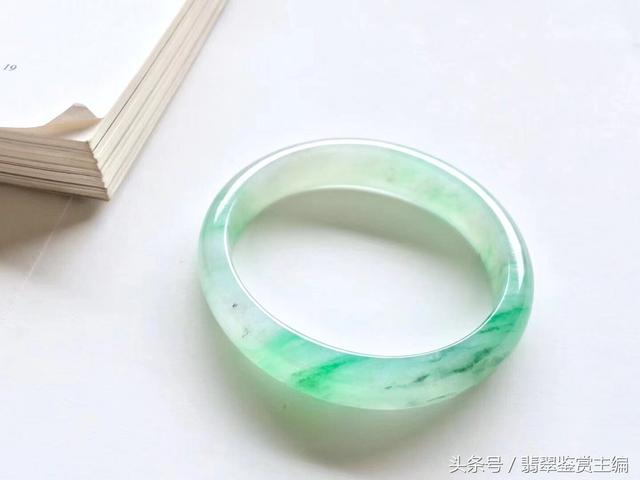 翡翠手镯磨好了怎么保养,翡翠手镯边缘磨损-第4张图片-翡翠网 翡翠手镯磨好了怎么保养,翡翠手镯边缘磨损-第4张图片-翡翠网