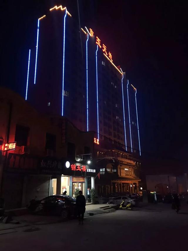 灏邦翡翠原石,会卡翡翠原石的特点-第1张图片-翡翠网 灏邦翡翠原石,会卡翡翠原石的特点-第1张图片-翡翠网