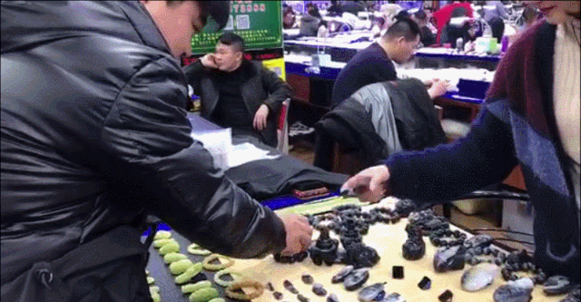 灏邦翡翠原石,会卡翡翠原石的特点-第2张图片-翡翠网 灏邦翡翠原石,会卡翡翠原石的特点-第2张图片-翡翠网