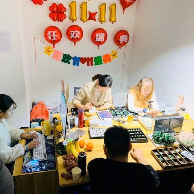 灏邦翡翠原石,会卡翡翠原石的特点-第7张图片-翡翠网 灏邦翡翠原石,会卡翡翠原石的特点-第7张图片-翡翠网