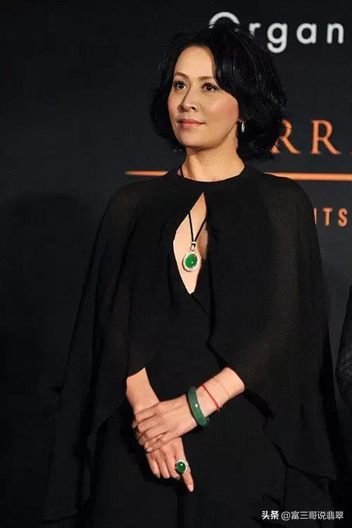 刘嘉玲翡翠知识,刘嘉玲戴翡翠的照片-第4张图片-翡翠网 刘嘉玲翡翠知识,刘嘉玲戴翡翠的照片-第4张图片-翡翠网