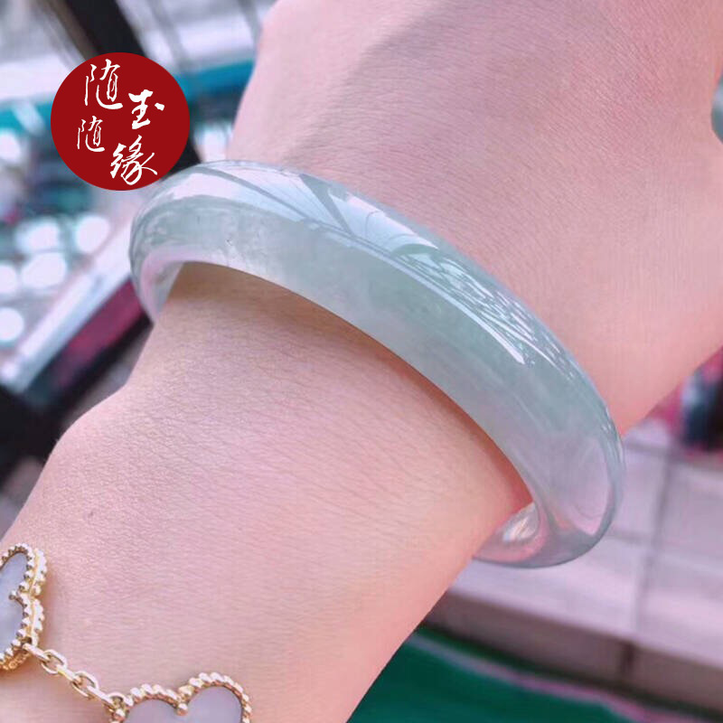 翡翠手镯白冰的好吗,一千多的白冰玉髓手镯-第2张图片-翡翠网 翡翠手镯白冰的好吗,一千多的白冰玉髓手镯-第2张图片-翡翠网