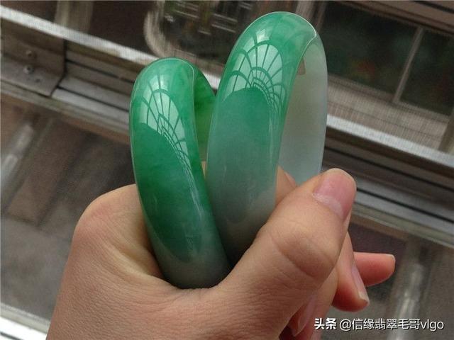 3000元的糯种翡翠手镯,老坑冰糯种翡翠手镯-第1张图片-翡翠网 3000元的糯种翡翠手镯,老坑冰糯种翡翠手镯-第1张图片-翡翠网