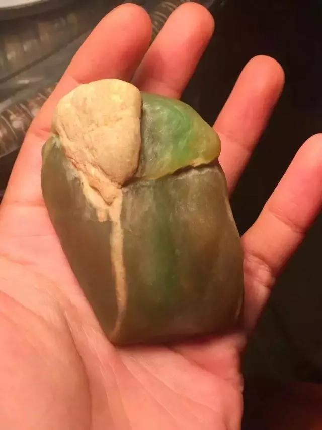 藓加绿翡翠原石加绿翡翠原石视频-第1张图片-翡翠网 藓加绿翡翠原石加绿翡翠原石视频-第1张图片-翡翠网