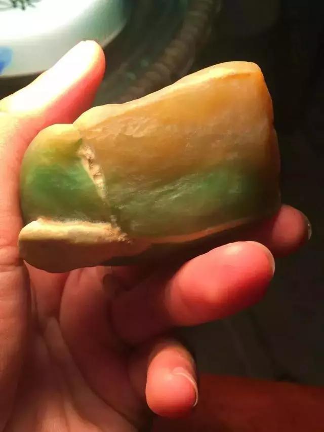 藓加绿翡翠原石加绿翡翠原石视频-第2张图片-翡翠网 藓加绿翡翠原石加绿翡翠原石视频-第2张图片-翡翠网