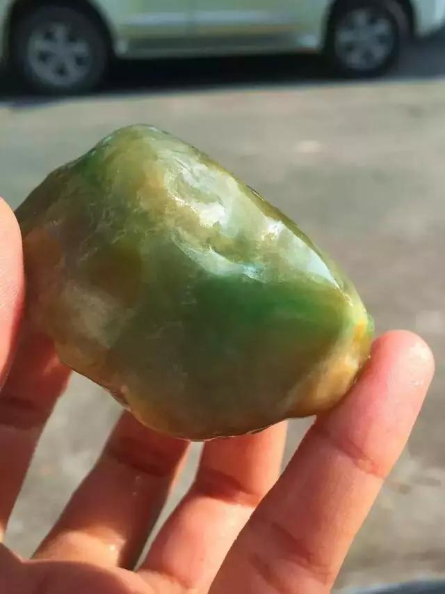 藓加绿翡翠原石加绿翡翠原石视频-第4张图片-翡翠网 藓加绿翡翠原石加绿翡翠原石视频-第4张图片-翡翠网