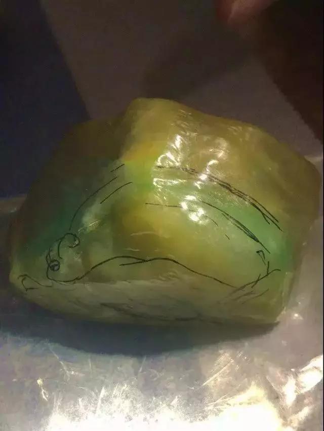 藓加绿翡翠原石加绿翡翠原石视频-第5张图片-翡翠网 藓加绿翡翠原石加绿翡翠原石视频-第5张图片-翡翠网