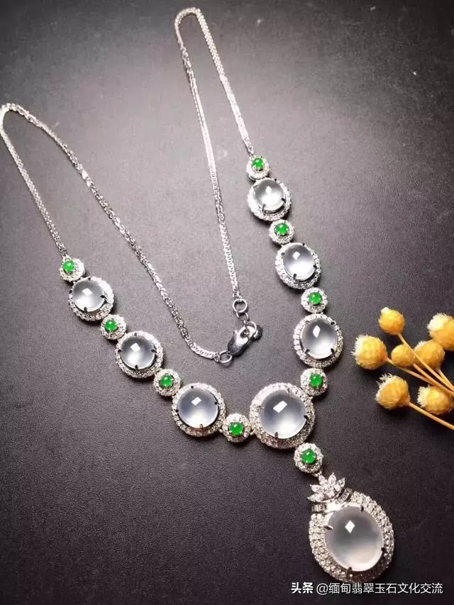 翡翠手镯暗裂鉴定翡翠手镯免费鉴定-第3张图片-翡翠网 翡翠手镯暗裂鉴定翡翠手镯免费鉴定-第3张图片-翡翠网