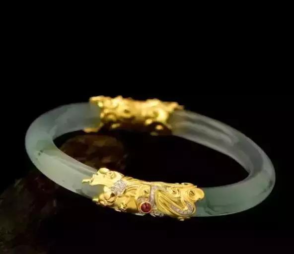 很贵的玉镯断了还值钱吗翡翠手镯断了还值钱吗-第5张图片-翡翠网 很贵的玉镯断了还值钱吗翡翠手镯断了还值钱吗-第5张图片-翡翠网