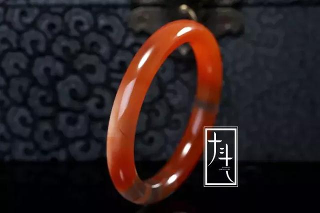 春带彩翡翠手镯的价格翡翠春带彩飘金手镯-第2张图片-翡翠网 春带彩翡翠手镯的价格翡翠春带彩飘金手镯-第2张图片-翡翠网