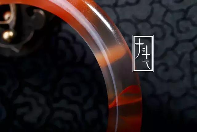 春带彩翡翠手镯的价格翡翠春带彩飘金手镯-第8张图片-翡翠网 春带彩翡翠手镯的价格翡翠春带彩飘金手镯-第8张图片-翡翠网