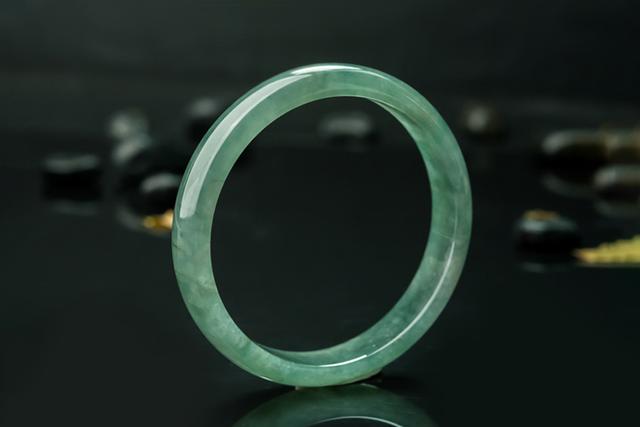 翡翠镯子全是棉为何还那么贵缅甸老坑翡翠手镯价格-第4张图片-翡翠网 翡翠镯子全是棉为何还那么贵缅甸老坑翡翠手镯价格-第4张图片-翡翠网