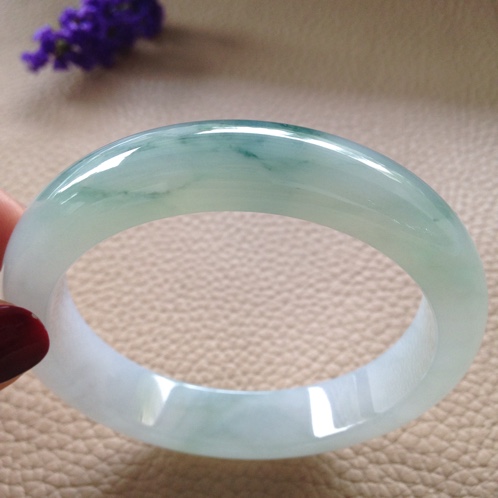 冰种翡翠手镯棉絮,糯种翡翠镯子全是棉絮-第1张图片-翡翠网 冰种翡翠手镯棉絮,糯种翡翠镯子全是棉絮-第1张图片-翡翠网