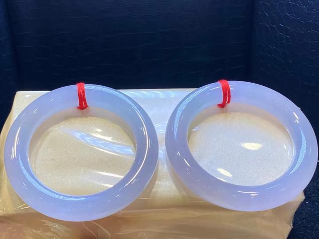 8000元的紫罗兰玉手镯,翡翠手镯带紫色-第4张图片-翡翠网