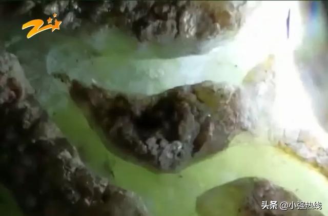 好的翡翠原石,翡翠原石月牙是什么-第6张图片-翡翠网 好的翡翠原石,翡翠原石月牙是什么-第6张图片-翡翠网