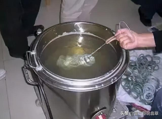 怎么选翡翠原石,翡翠原石可以漂白填充吗-第4张图片-翡翠网 怎么选翡翠原石,翡翠原石可以漂白填充吗-第4张图片-翡翠网