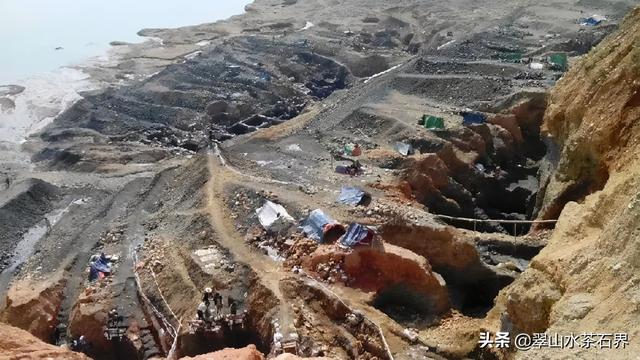 翡翠手镯为什么那么贵,豆种和糯种图片对比-第3张图片-翡翠网 翡翠手镯为什么那么贵,豆种和糯种图片对比-第3张图片-翡翠网