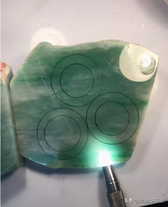 翡翠手镯为什么那么贵,豆种和糯种图片对比-第7张图片-翡翠网 翡翠手镯为什么那么贵,豆种和糯种图片对比-第7张图片-翡翠网