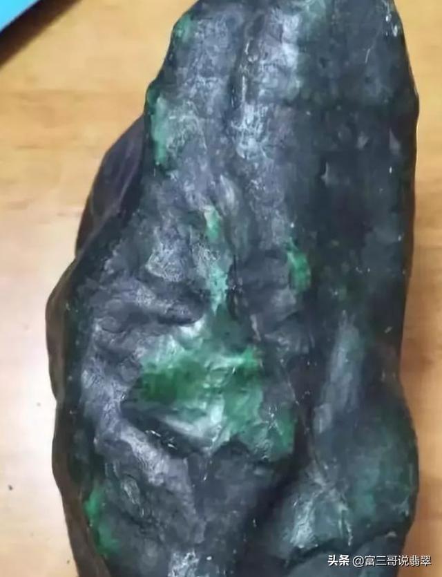 淘宝30块钱的翡翠原石,淘宝上翡翠原石是什么做的-第10张图片-翡翠网 淘宝30块钱的翡翠原石,淘宝上翡翠原石是什么做的-第10张图片-翡翠网