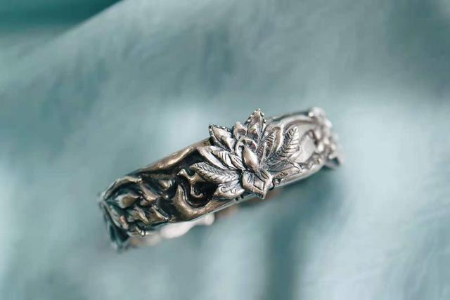 翡翠手镯红纹亿万翡红镯子图片-第4张图片-翡翠网 翡翠手镯红纹亿万翡红镯子图片-第4张图片-翡翠网