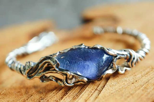 翡翠手镯红纹亿万翡红镯子图片-第11张图片-翡翠网 翡翠手镯红纹亿万翡红镯子图片-第11张图片-翡翠网