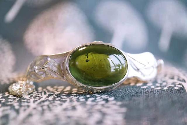 翡翠手镯红纹亿万翡红镯子图片-第13张图片-翡翠网 翡翠手镯红纹亿万翡红镯子图片-第13张图片-翡翠网