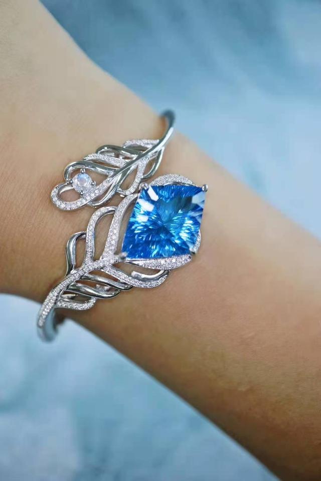 翡翠手镯红纹亿万翡红镯子图片-第16张图片-翡翠网 翡翠手镯红纹亿万翡红镯子图片-第16张图片-翡翠网