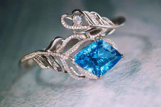 翡翠手镯红纹亿万翡红镯子图片-第17张图片-翡翠网 翡翠手镯红纹亿万翡红镯子图片-第17张图片-翡翠网