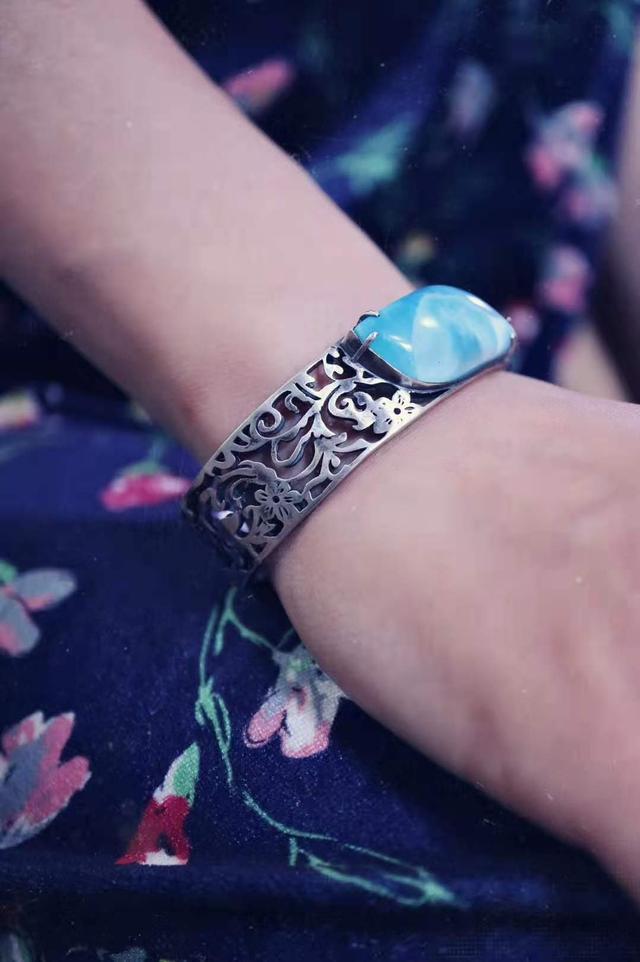 翡翠手镯红纹亿万翡红镯子图片-第18张图片-翡翠网 翡翠手镯红纹亿万翡红镯子图片-第18张图片-翡翠网