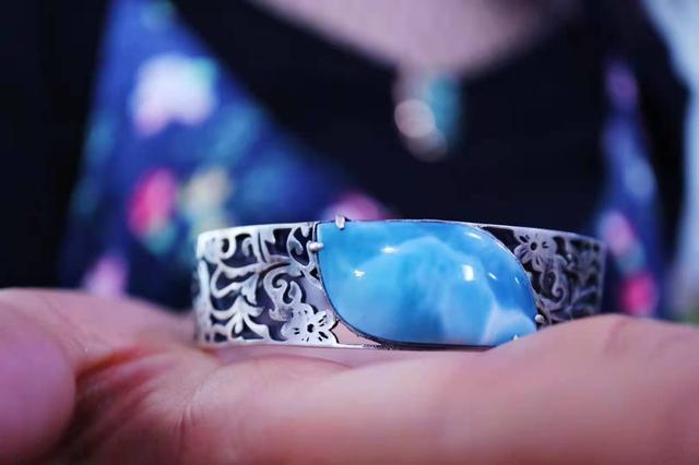 翡翠手镯红纹亿万翡红镯子图片-第19张图片-翡翠网 翡翠手镯红纹亿万翡红镯子图片-第19张图片-翡翠网