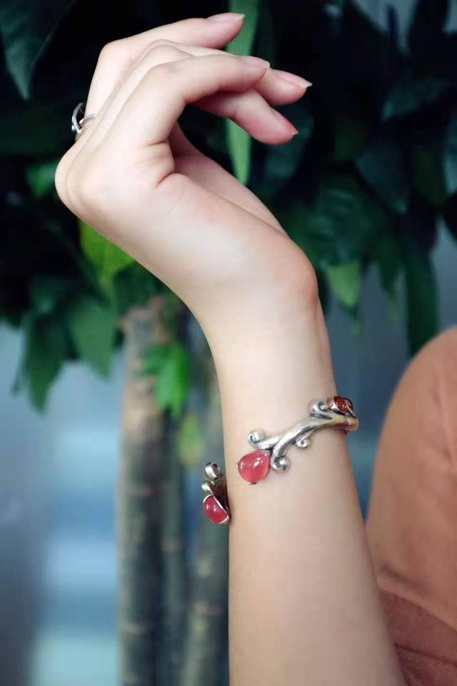 翡翠手镯红纹亿万翡红镯子图片-第24张图片-翡翠网 翡翠手镯红纹亿万翡红镯子图片-第24张图片-翡翠网