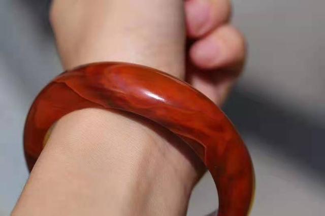 翡翠手镯红纹亿万翡红镯子图片-第28张图片-翡翠网 翡翠手镯红纹亿万翡红镯子图片-第28张图片-翡翠网