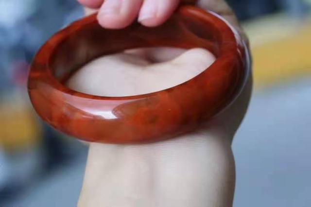 翡翠手镯红纹亿万翡红镯子图片-第29张图片-翡翠网 翡翠手镯红纹亿万翡红镯子图片-第29张图片-翡翠网