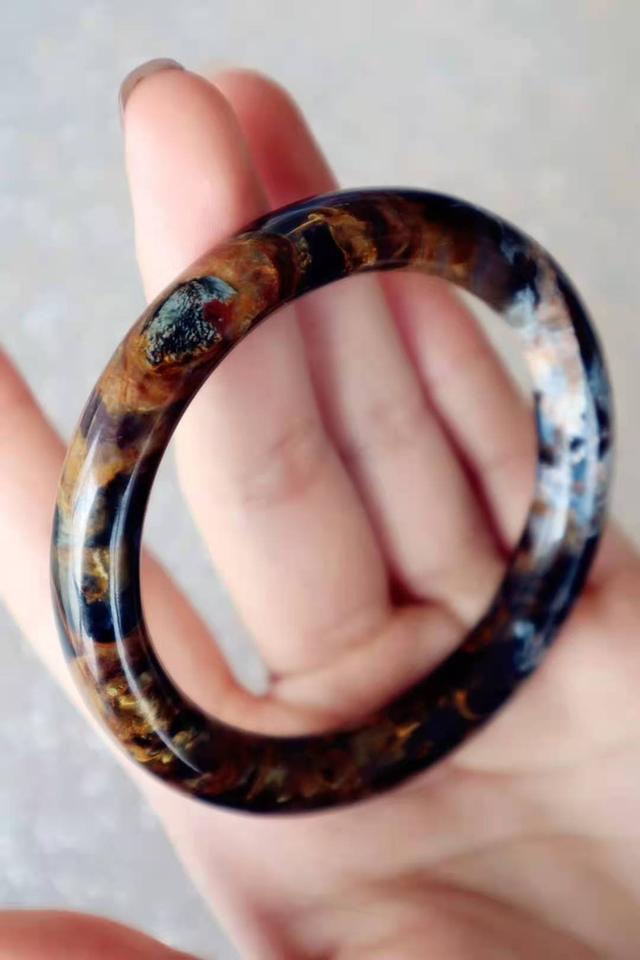 翡翠手镯红纹亿万翡红镯子图片-第33张图片-翡翠网 翡翠手镯红纹亿万翡红镯子图片-第33张图片-翡翠网