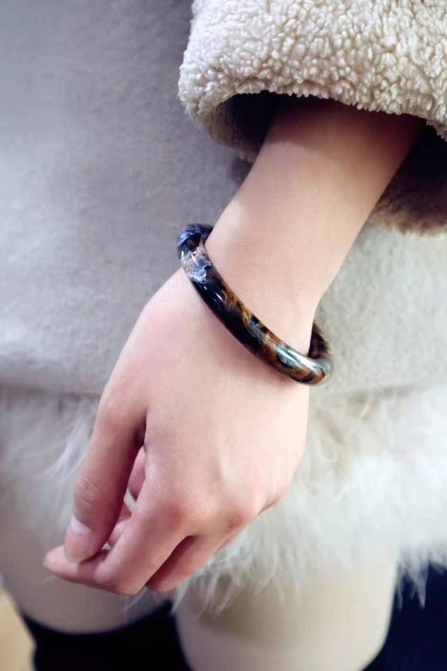 翡翠手镯红纹亿万翡红镯子图片-第34张图片-翡翠网 翡翠手镯红纹亿万翡红镯子图片-第34张图片-翡翠网