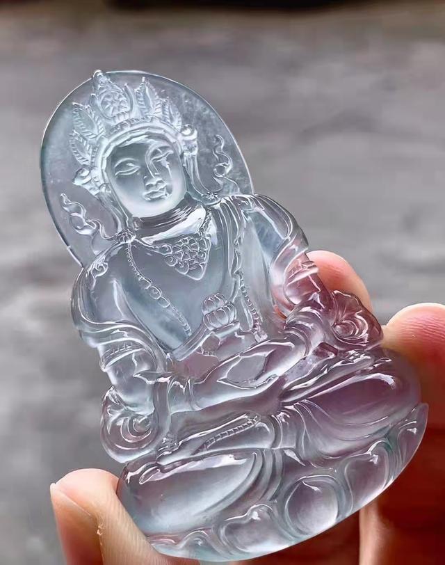 高级翡翠手镯属于玻璃种吗,玻璃种翡翠多少钱-第5张图片-翡翠网 高级翡翠手镯属于玻璃种吗,玻璃种翡翠多少钱-第5张图片-翡翠网