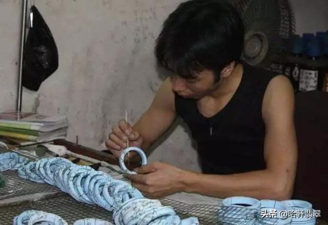 翡翠为什么水煮煮翡翠手镯-第6张图片-翡翠网 翡翠为什么水煮煮翡翠手镯-第6张图片-翡翠网