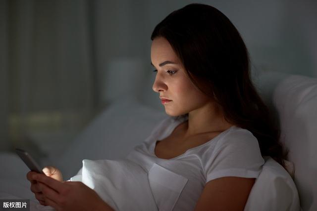 翡翠手镯是寒性的吗会不会手痛翡翠手镯越戴棉絮越多-第11张图片-翡翠网 翡翠手镯是寒性的吗会不会手痛翡翠手镯越戴棉絮越多-第11张图片-翡翠网