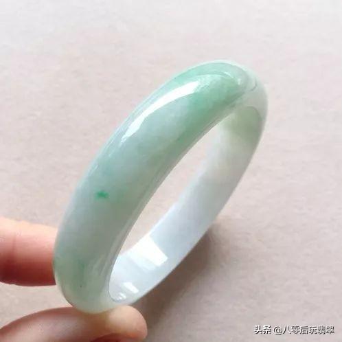 干白种翡翠手镯,干白种翡翠手镯的价格-第5张图片-翡翠网 干白种翡翠手镯,干白种翡翠手镯的价格-第5张图片-翡翠网