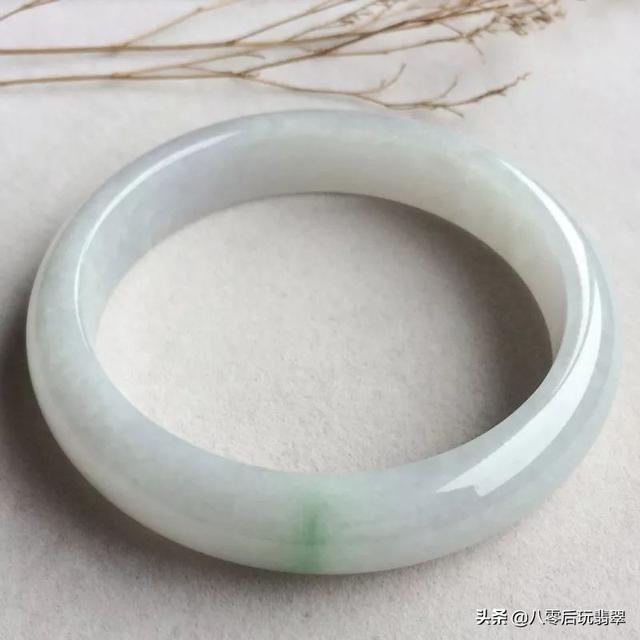 干白种翡翠手镯,干白种翡翠手镯的价格-第7张图片-翡翠网 干白种翡翠手镯,干白种翡翠手镯的价格-第7张图片-翡翠网